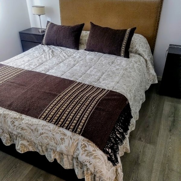Pies de cama Cunco tejidos en telar artesanales